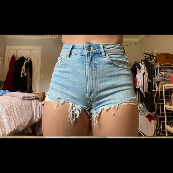 ZARA LIGHT WASH CUT OFF JEAN SHORTS - Picture 5 of 6